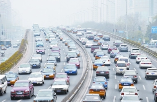 碳达峰下城市交通运输减排治理策略研究